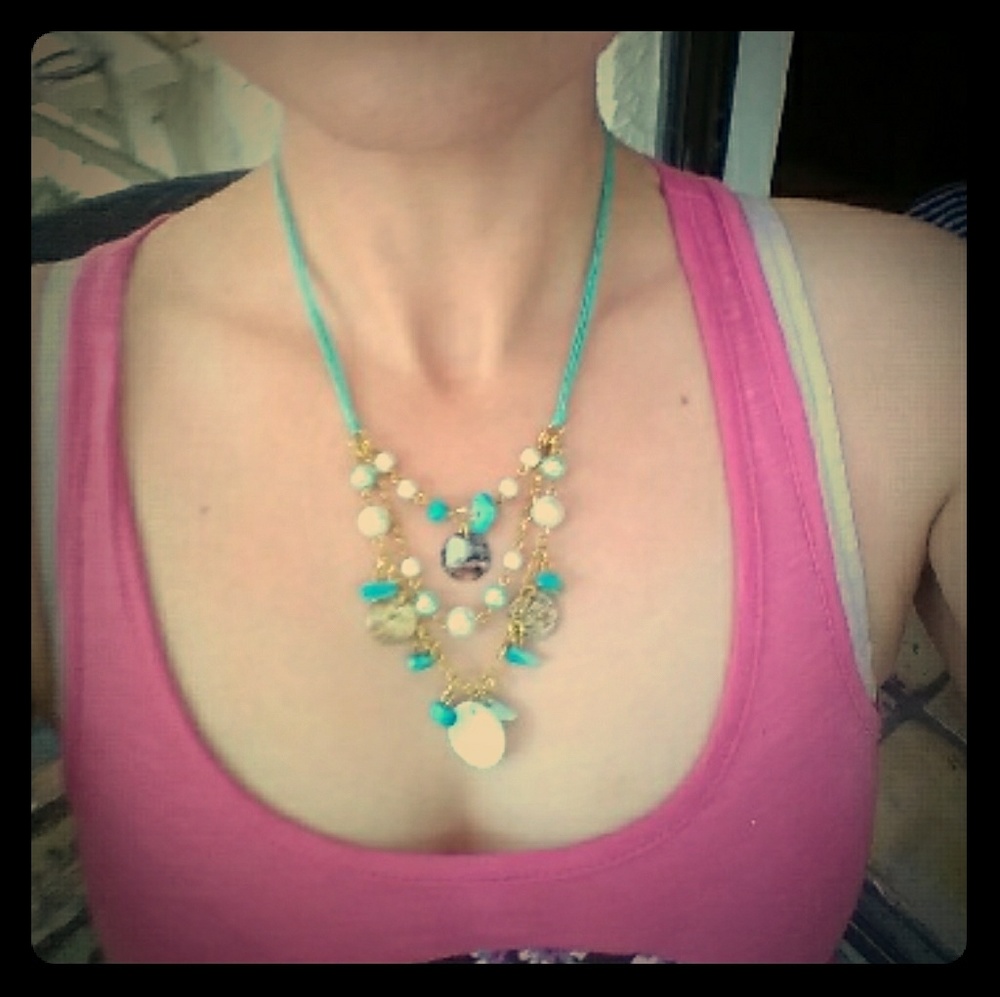 NWT turqouise/pearl/crystal stone layered necklace